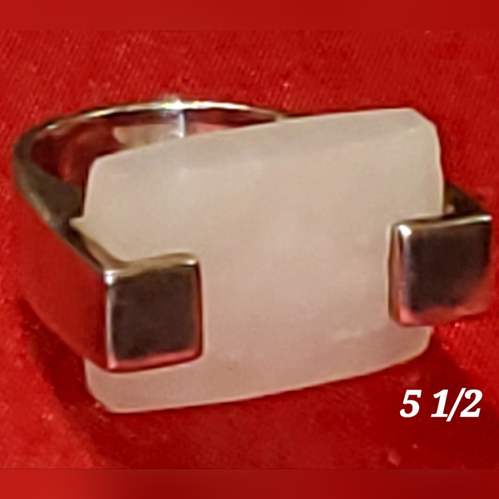 Elegant Silver and White Women's Ring